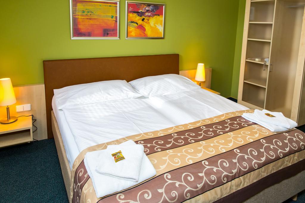 Hotel Rieger Garni Jicin Exterior photo