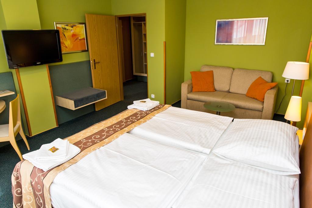 Hotel Rieger Garni Jicin Exterior photo